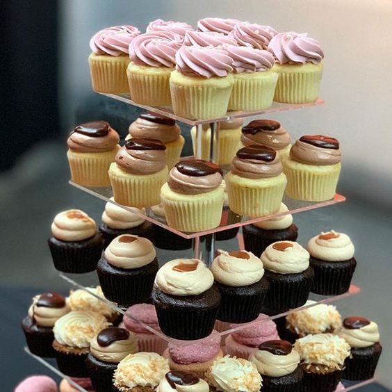 wedding cupcakes design and toppers