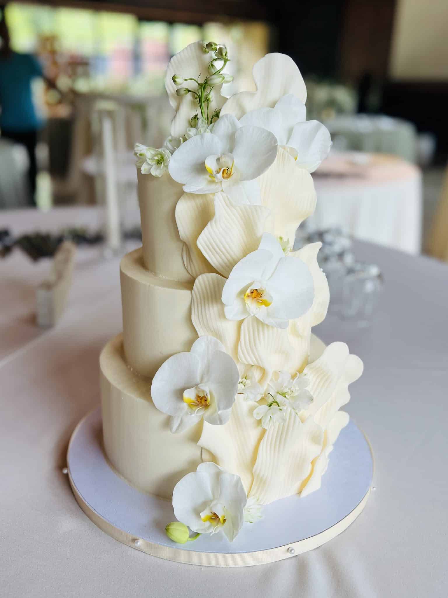 sculptural-wedding-cake-2