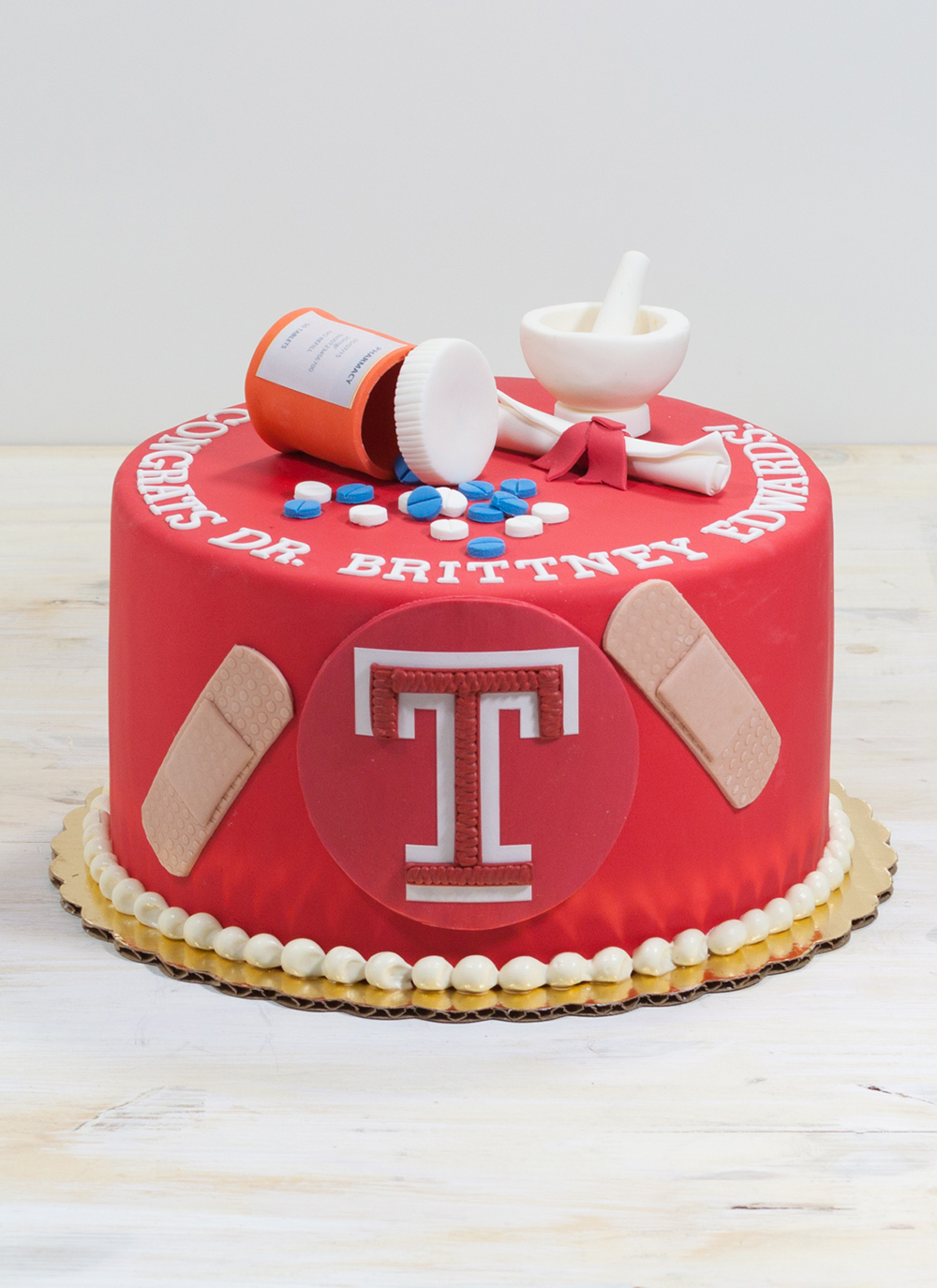 web-temple-doctor-grad-cake-whipped-bakeshop